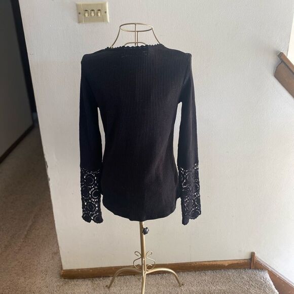 Doe & Rae black long sleeve crochet detail top size small - Picture 9 of 11